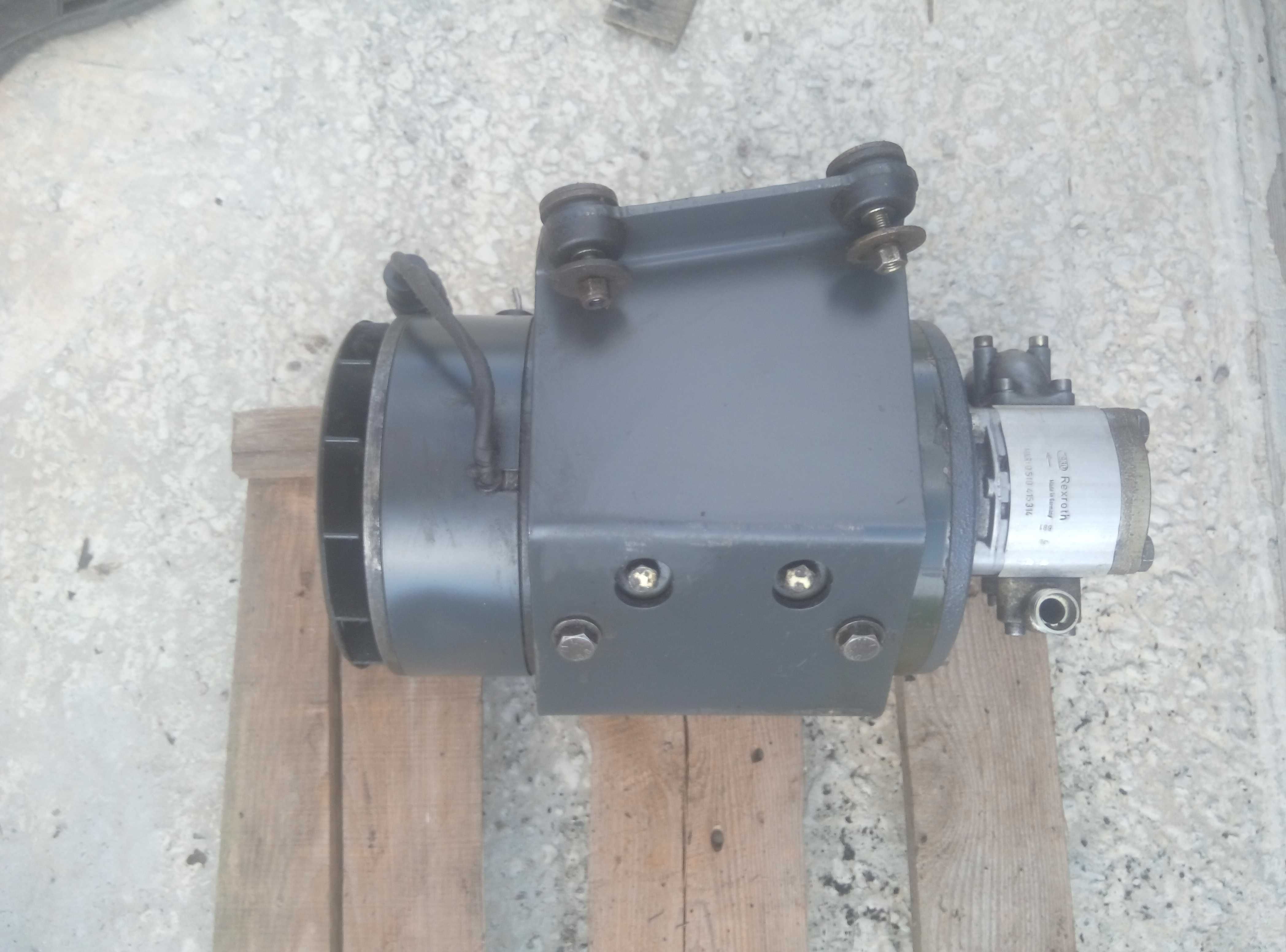 Двигатель постоянного тока с насосом на погрузчик STILL R50-10(12, 15)