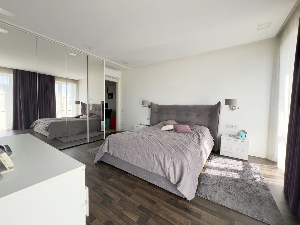 Продаж квартири в жк Жуковський 109 м2 3-х кімнатна