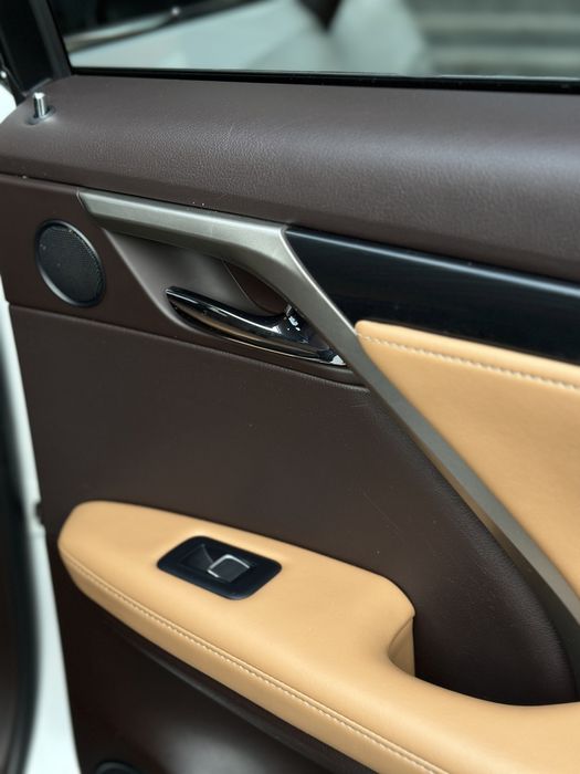 Lexus RX 2019 (карамельный салон)