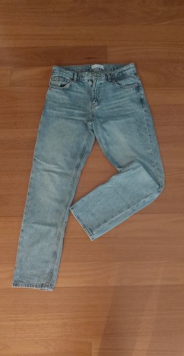 Calças jeans azuis claras