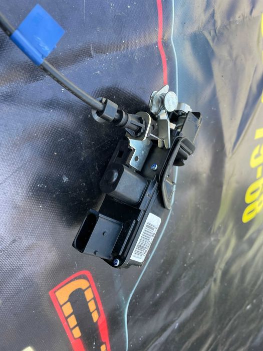 Замок дверей передньої лівої Tesla S Plaid 1607992-00-E Замок двери