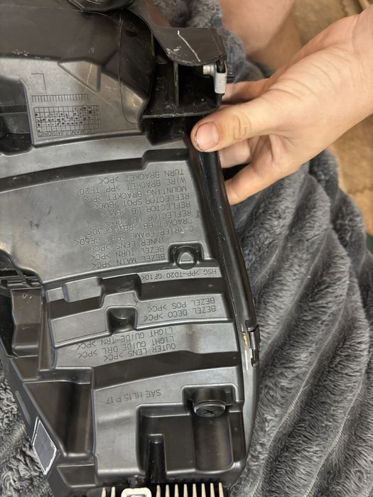 Фара тесла У оригинал целая и битая