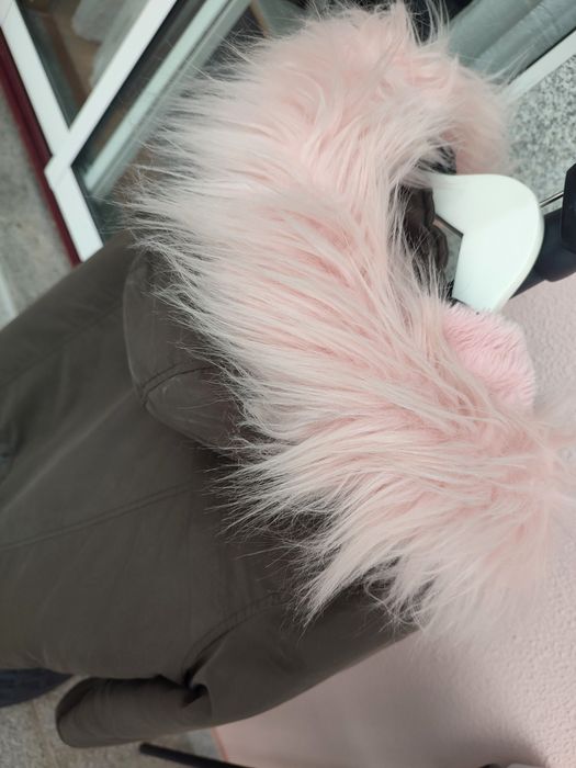 Casaco de senhora com capuz