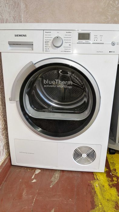 Сушильна машина Siemens WT46W56 (з самоочищенням випаровувача)