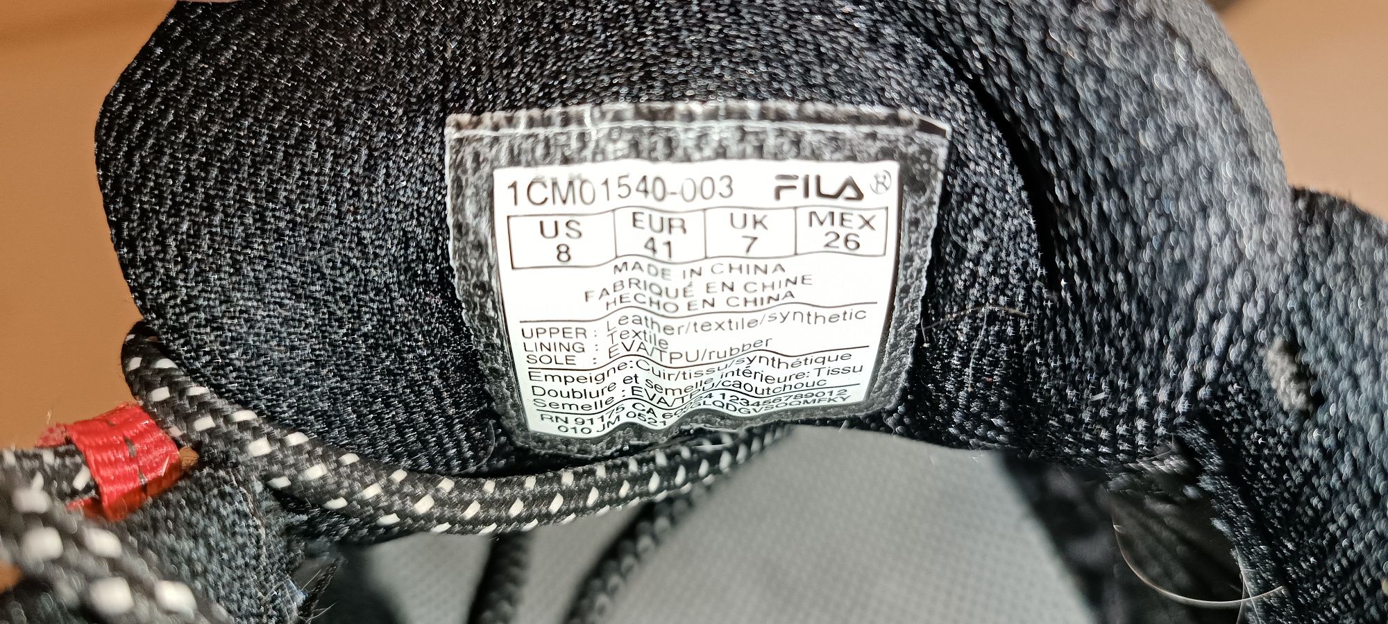 Sapatilhas Fila original tamanho 41 em caixa de origem