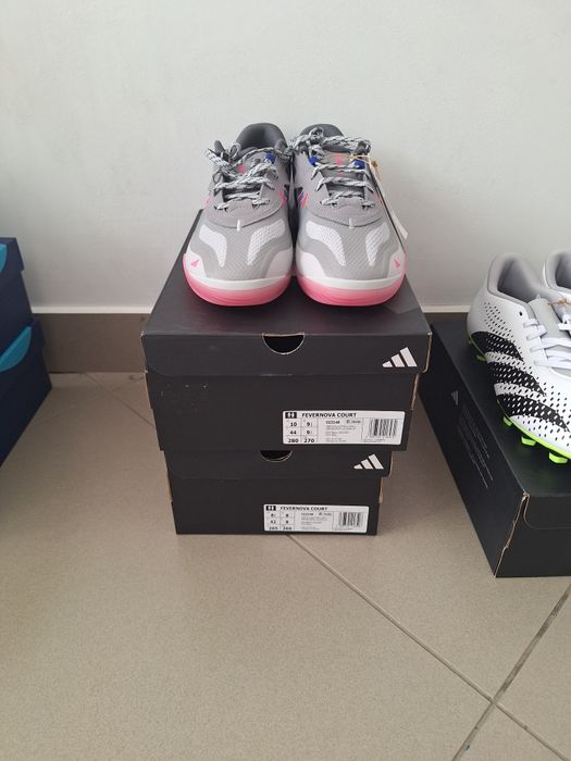 ADIDAS FEVERNOVA COURT 
Rozmiary 44; 42
Cena: 200zł.