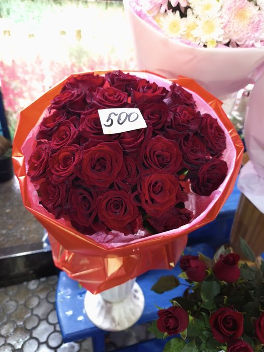 Квіти доставляю вітаю зднем народж