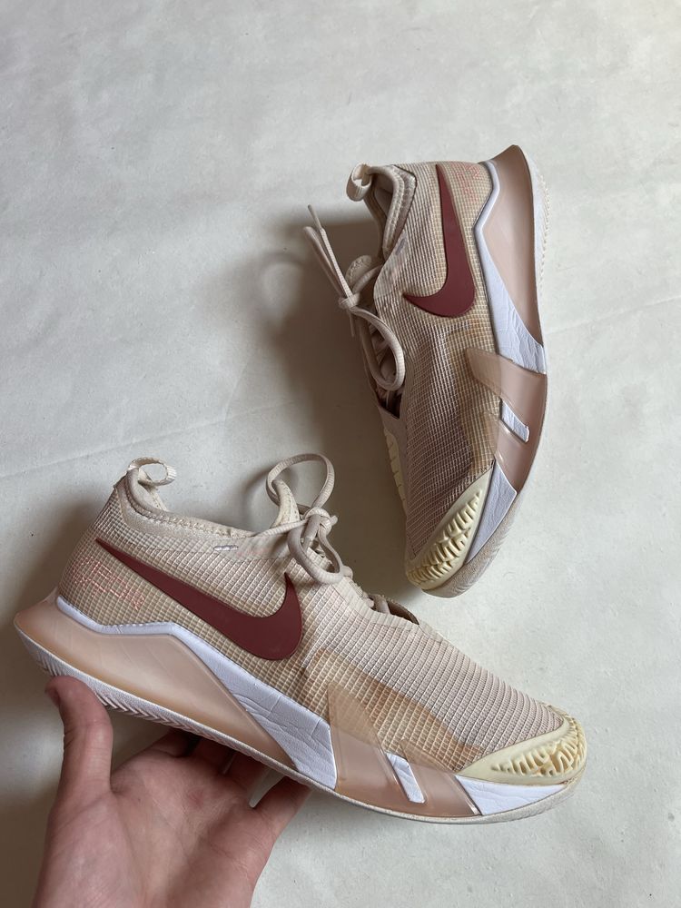 Тенісні кросівки Nike React Vapor NXT HC CV0742-100 розмір 39