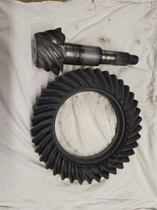 Przełożenia przód Nissan Patrol Y61 37:8 4.625