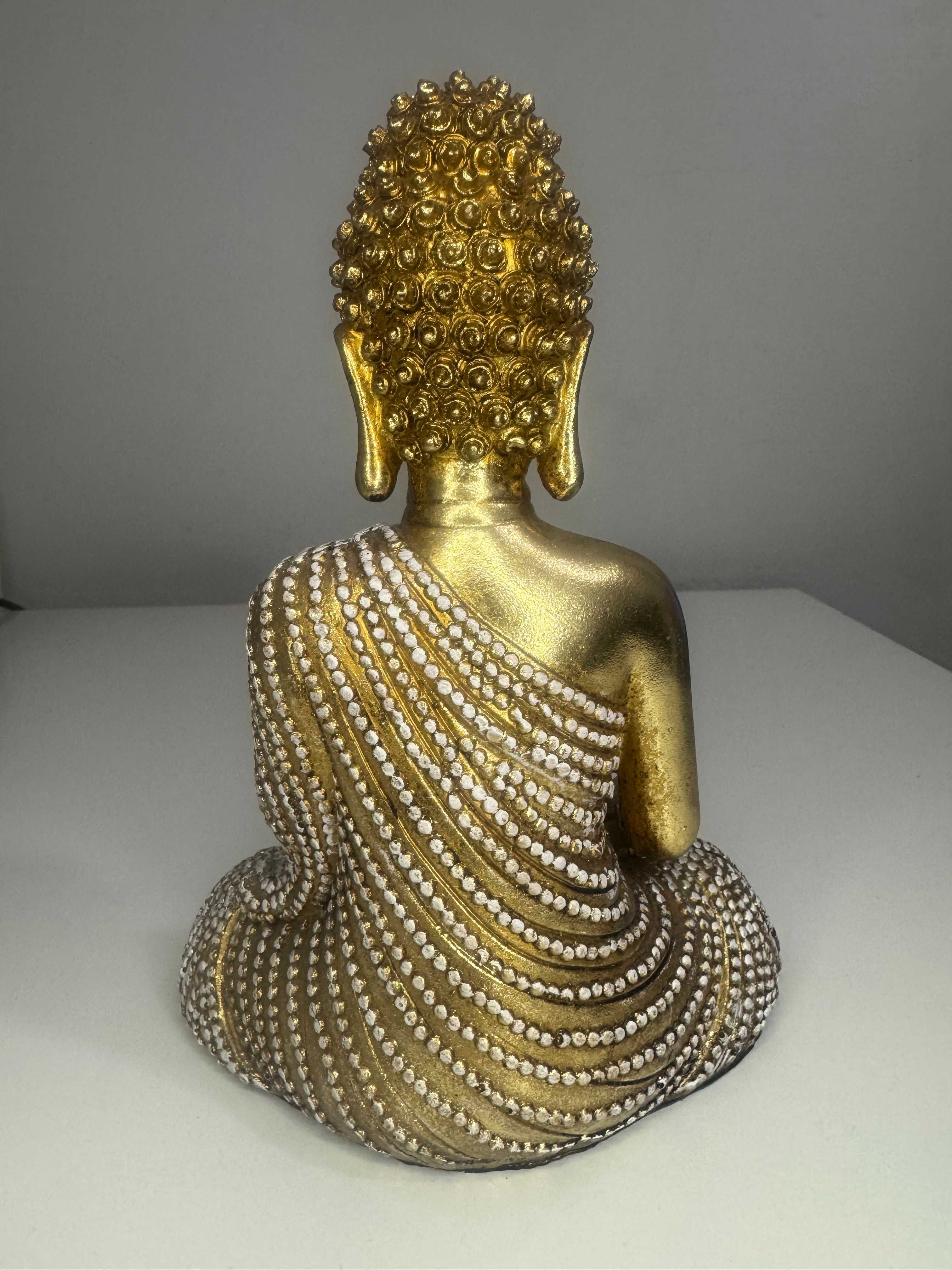 Estátua de Buda Dourada – Decoração Zen e Harmonia