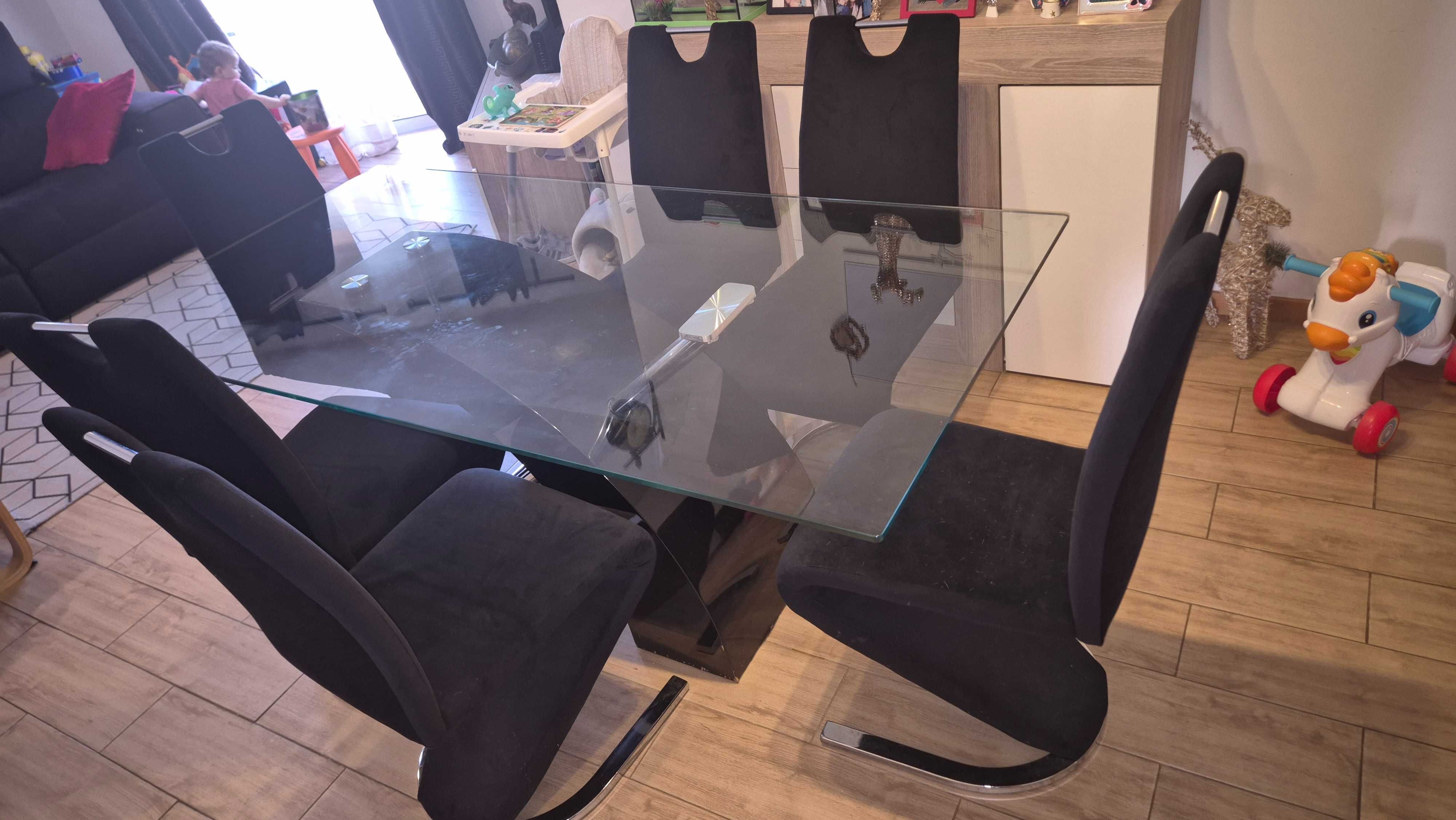 Mesa de jantar em vidro com 6 cadeiras
