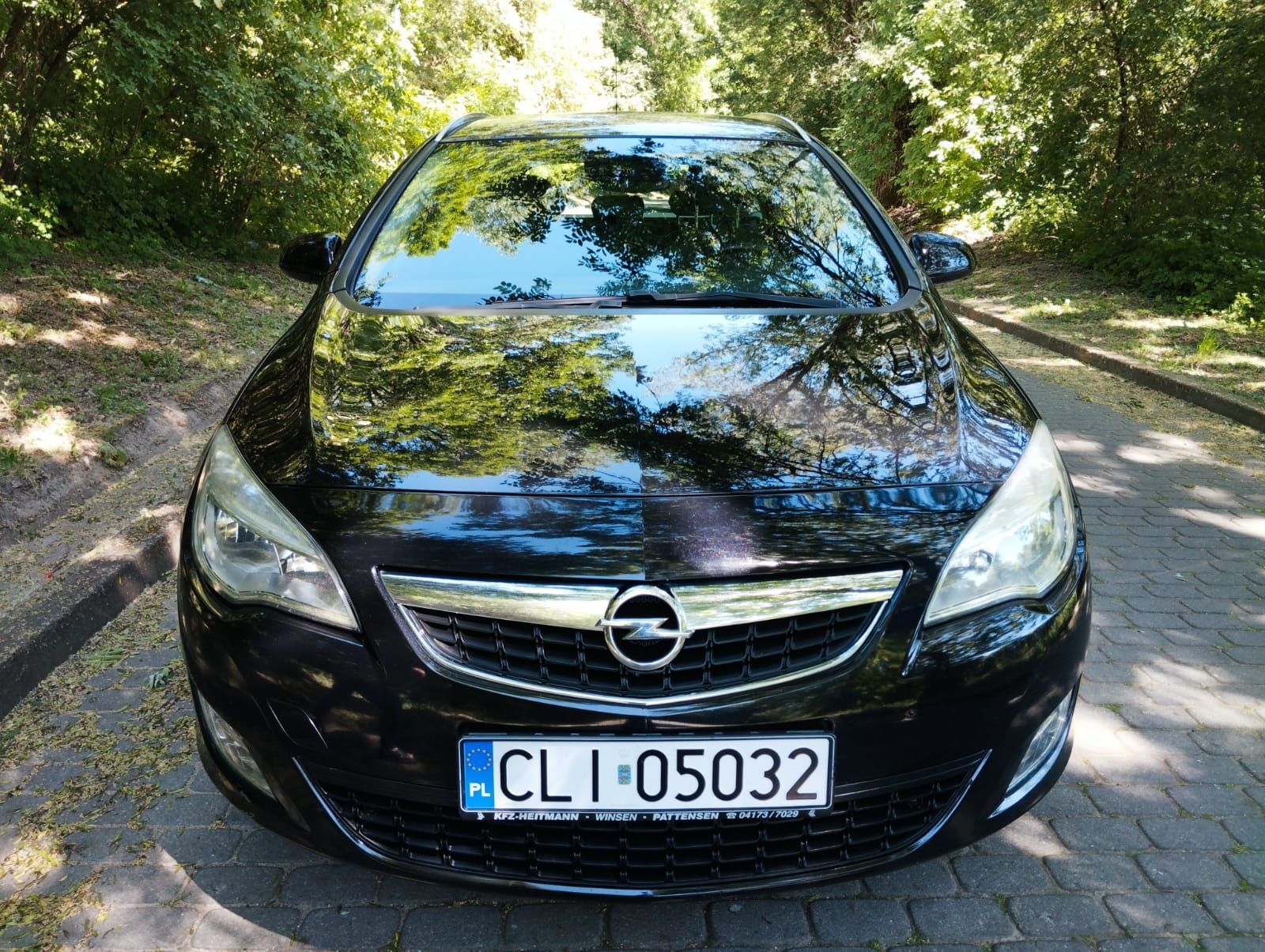 Opel Astra Sports Tourer 2011