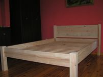 Nowe solidne łóżko drewniane ze stelażem 140x200