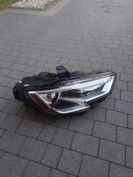 Lampa Audi A3 8V lift przód prawa usa