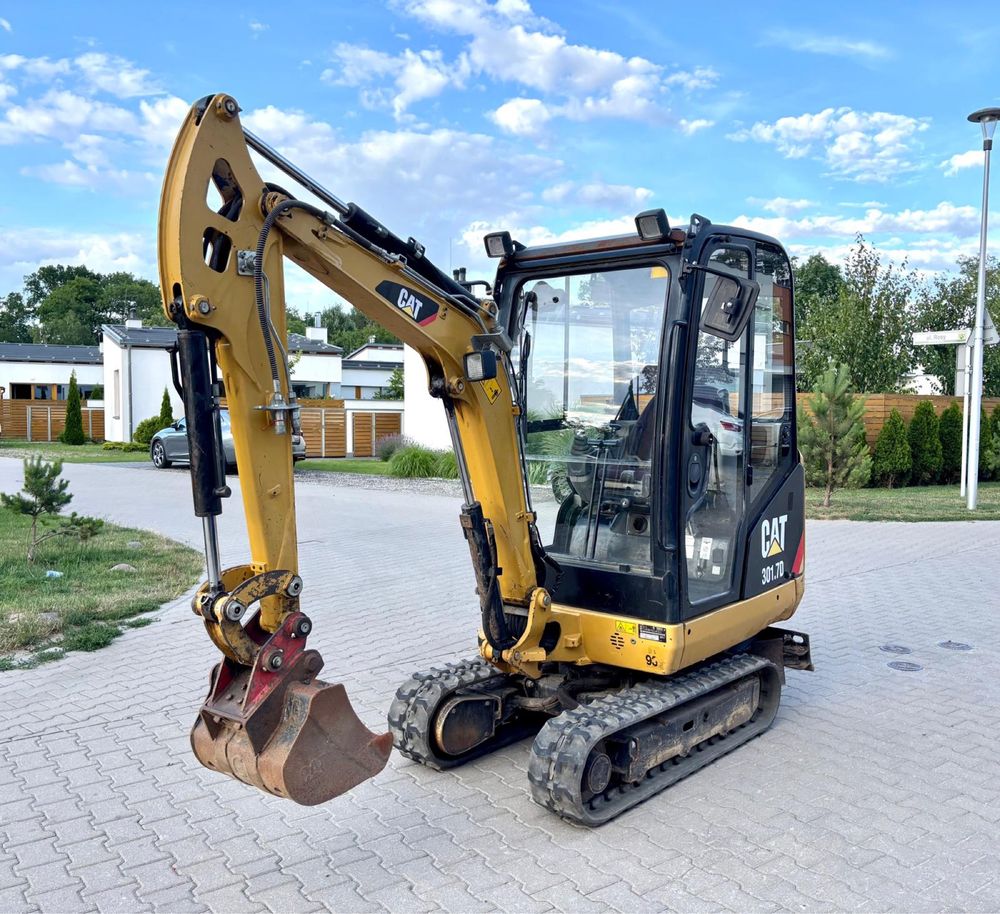 Minikoparka Cat 301.7D