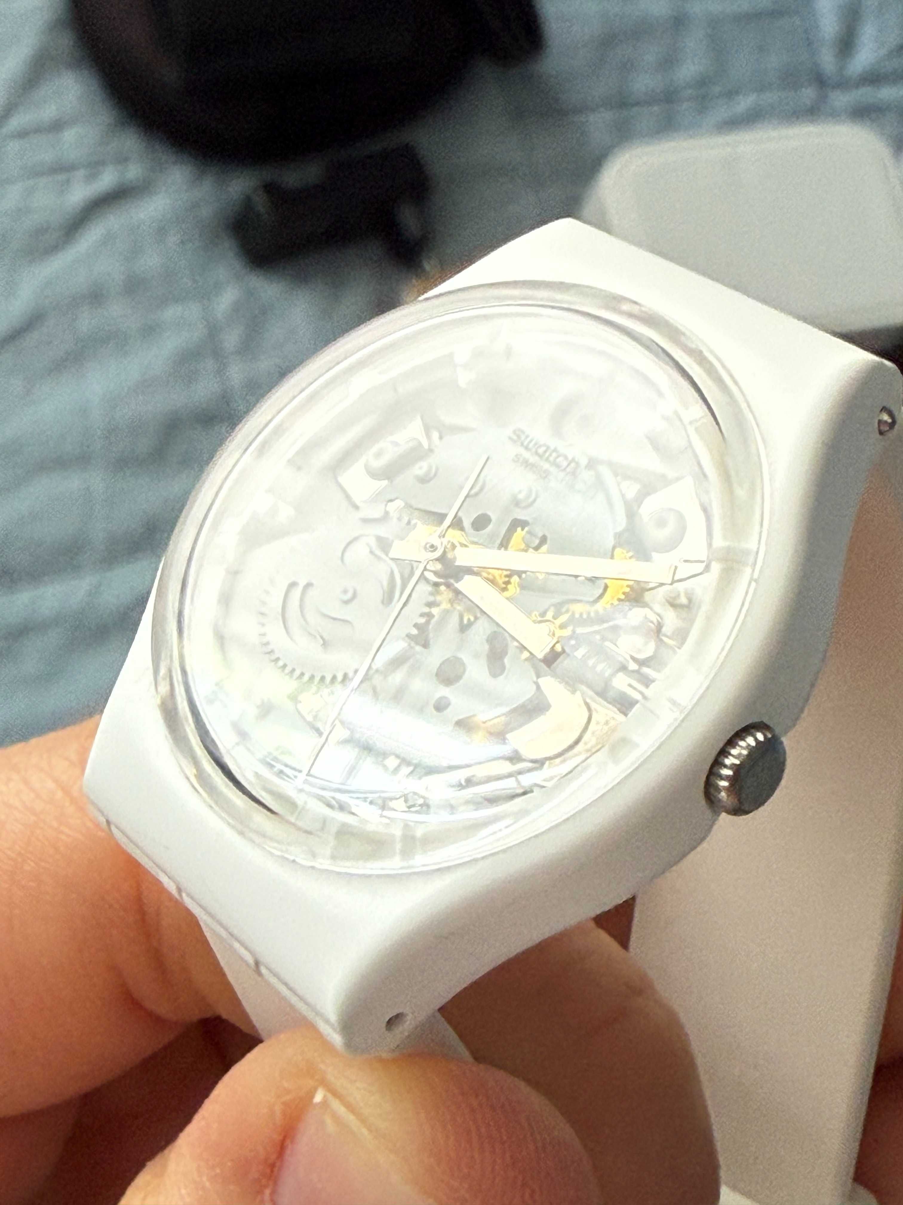 Biały zegarek Swatch z bioceramiką, Spot Time White