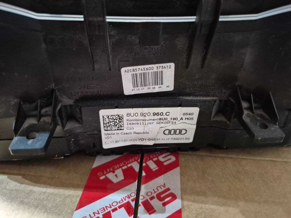 Приборна панель Audi Q3 2018 8U0920960C