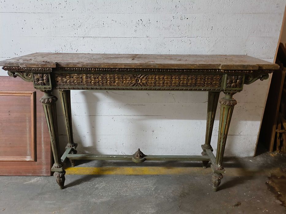 Credência Antiga em Talha e Pedra