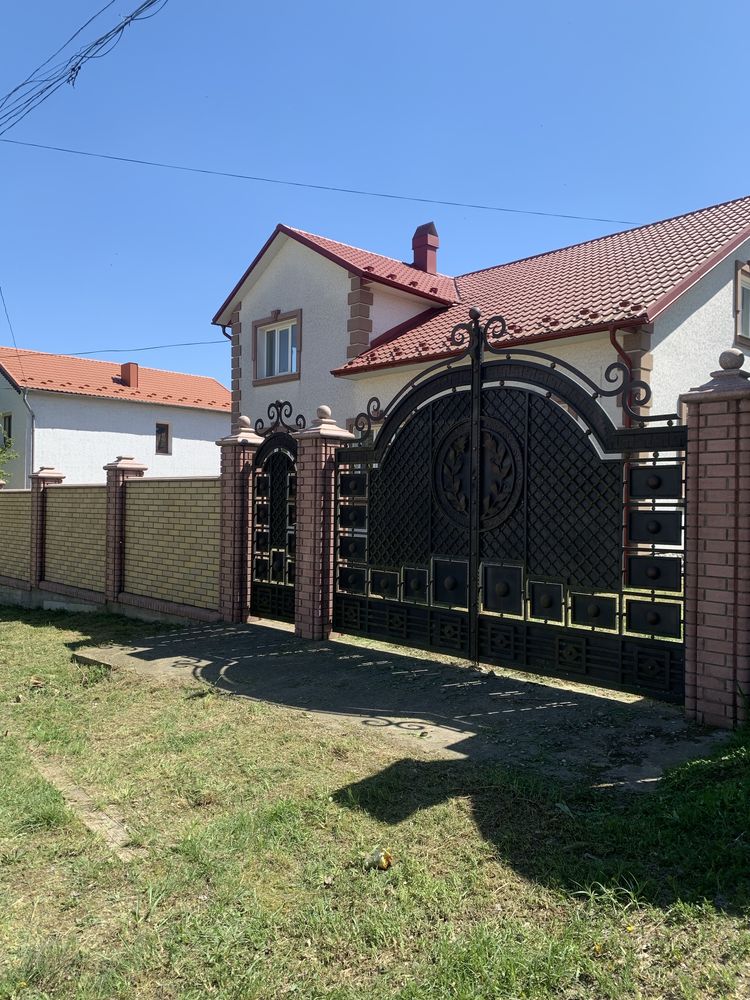 Продам будинок двох поверховий м.Кіцмань
