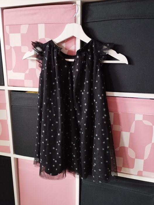 Czarna sukienka w srebrne gwiazdki tiul elegancka dla dziewczynki hm