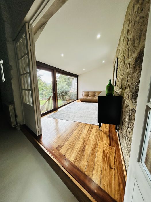 À VENDA - Casa de Pedra Única