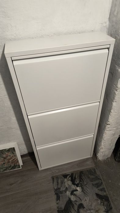 Biała szafka na buty