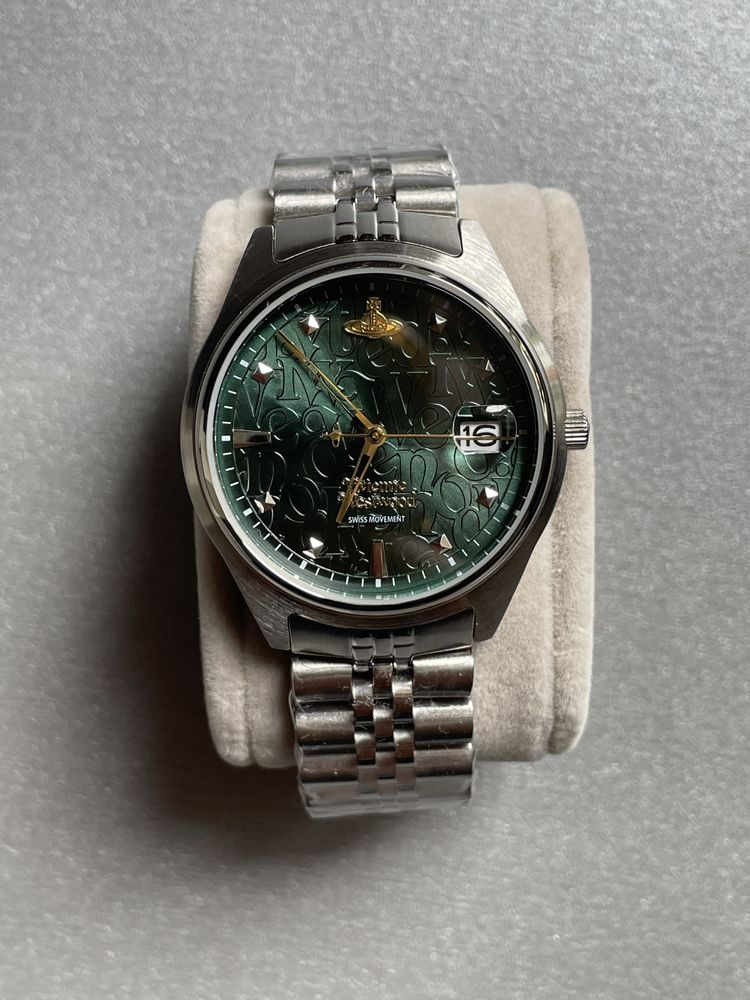 Новий годинник Vivienne Westwood