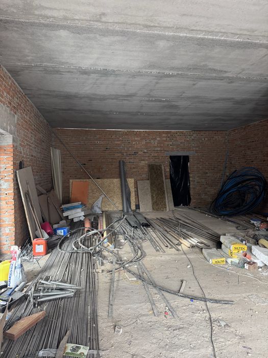 Продаж окремостоячого будинку, котеджу