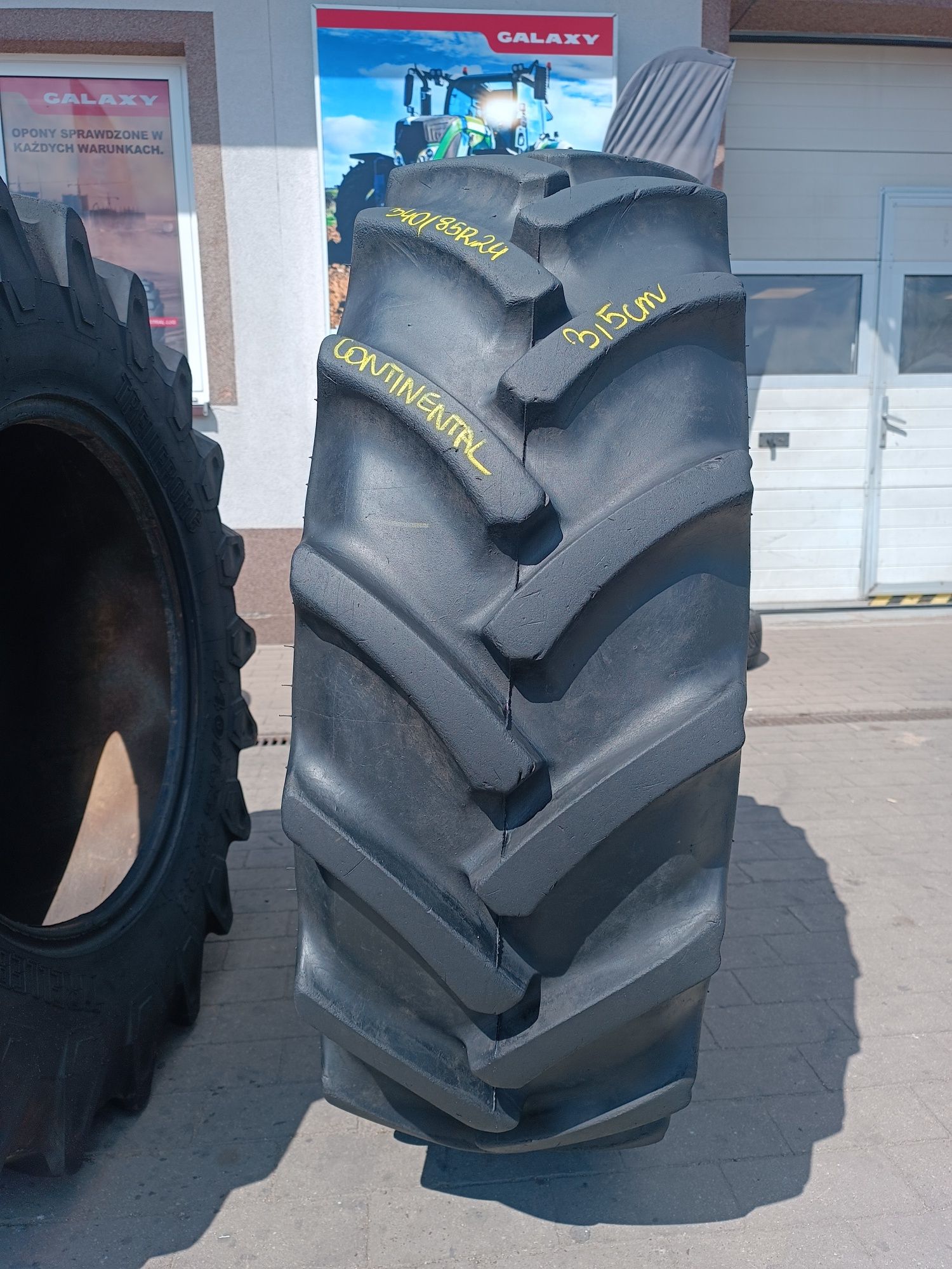 340/85R24 Continental Contract AC85 13.6R24