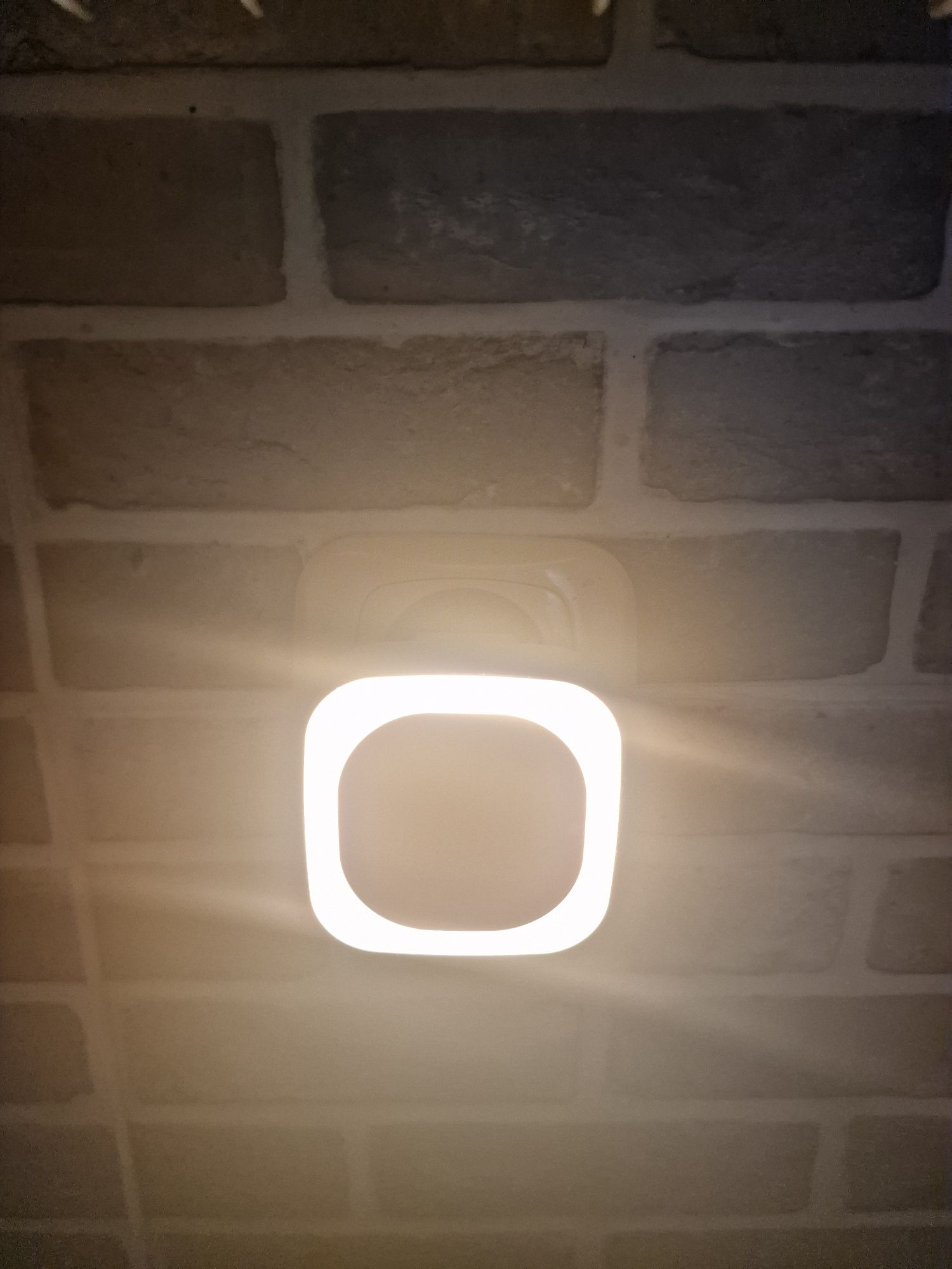 Lampki nocne z czujnikiem zmierzchu