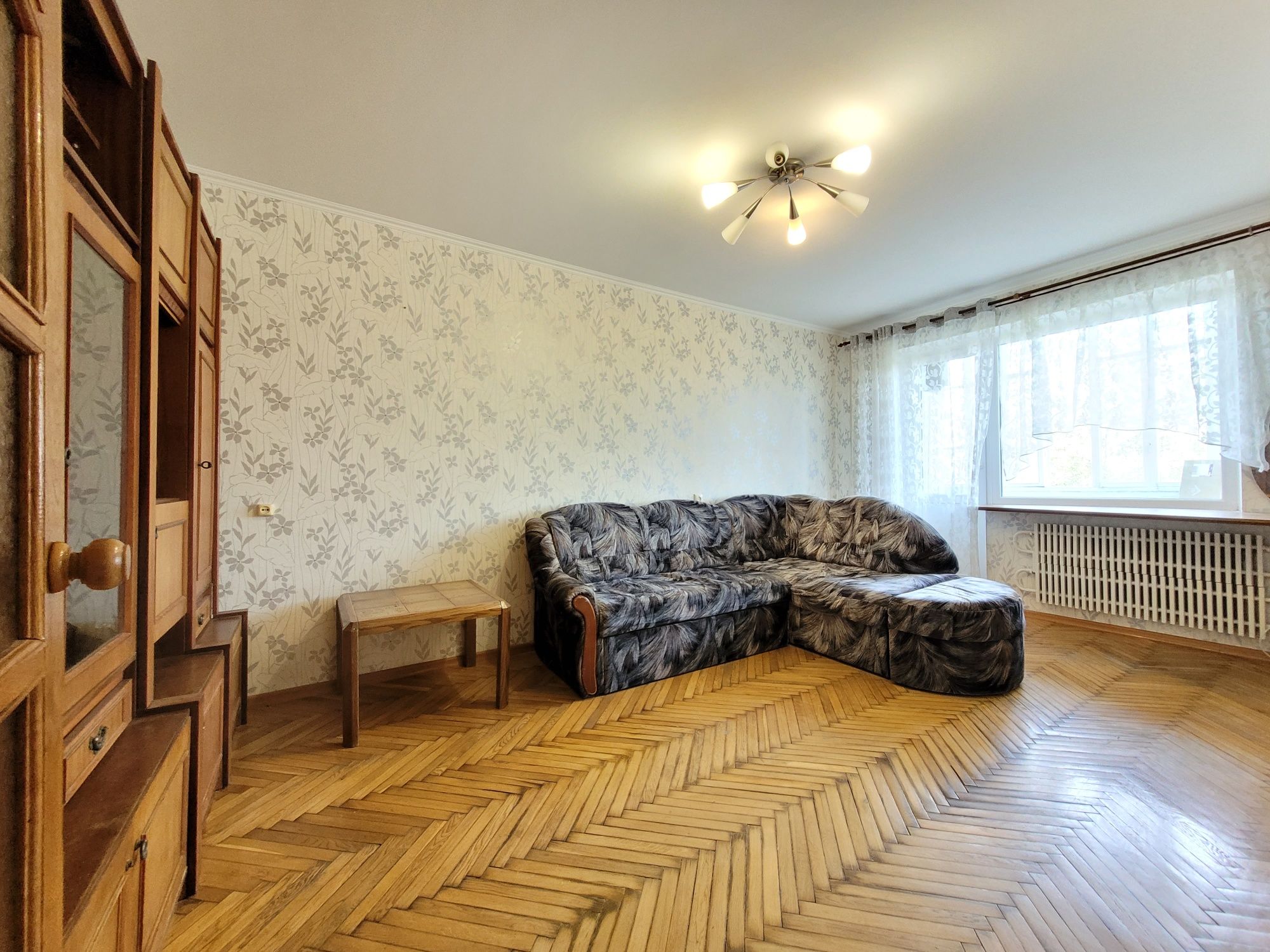 2к. Кравчука!/ЗАГС!  4/9п, 50м2, Ремонт! 12000грн + кп!