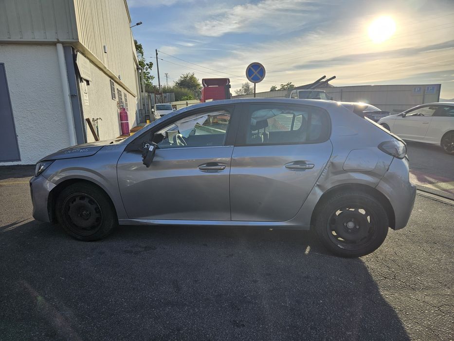 Peugeot 208 II Active PureTech 1.2 THP 130CV de 2023 para peças
