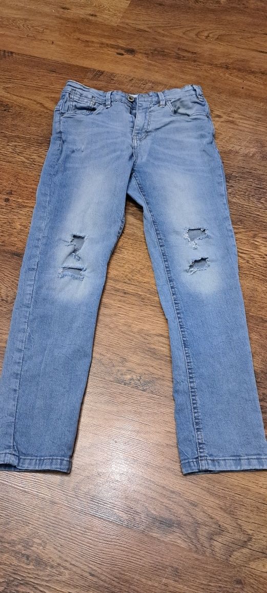 Spodnie rurki, dżinsowe Reserved,  rozmiar 146, jeansy z dziurami