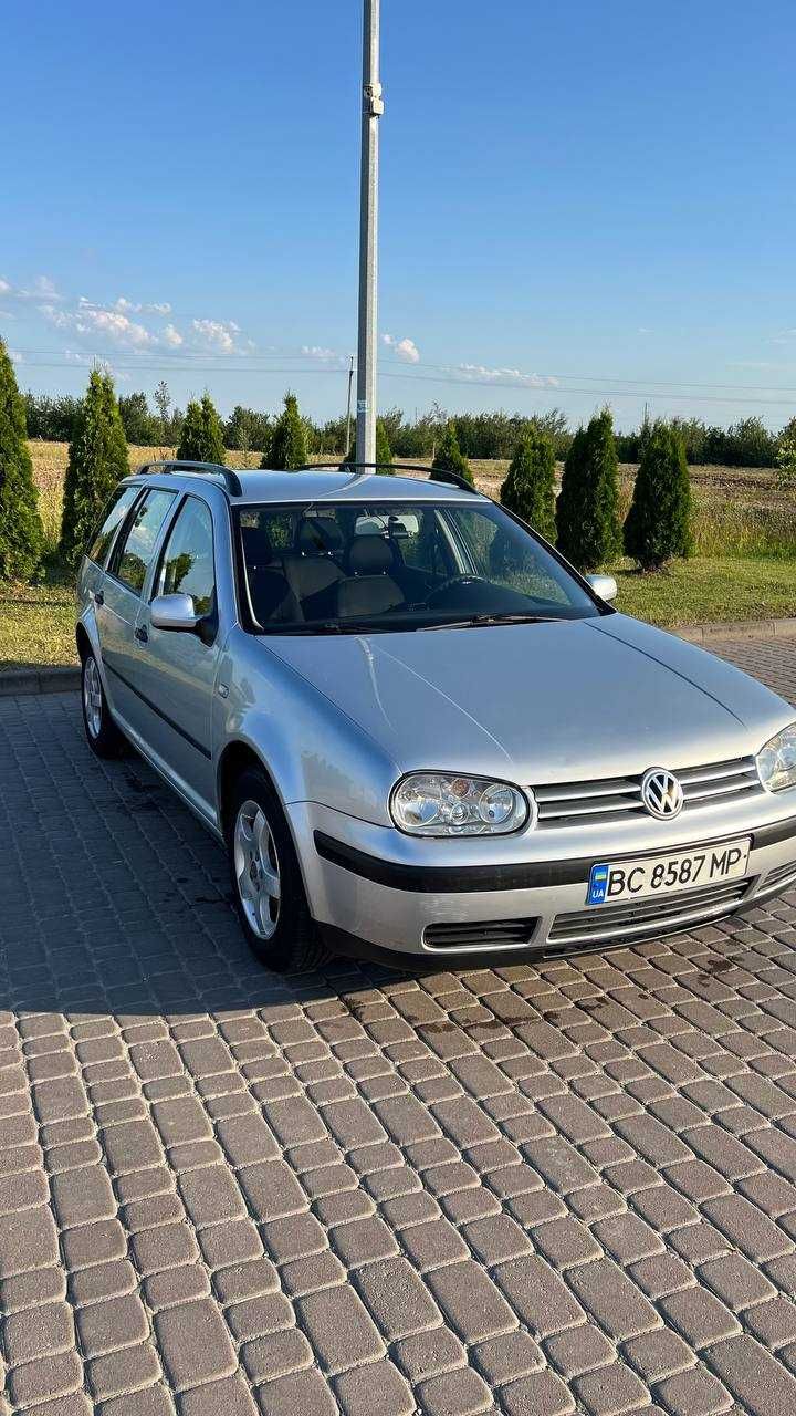 Автомобіль Volkswagen Golf Var. 1,6 Basic 77kw