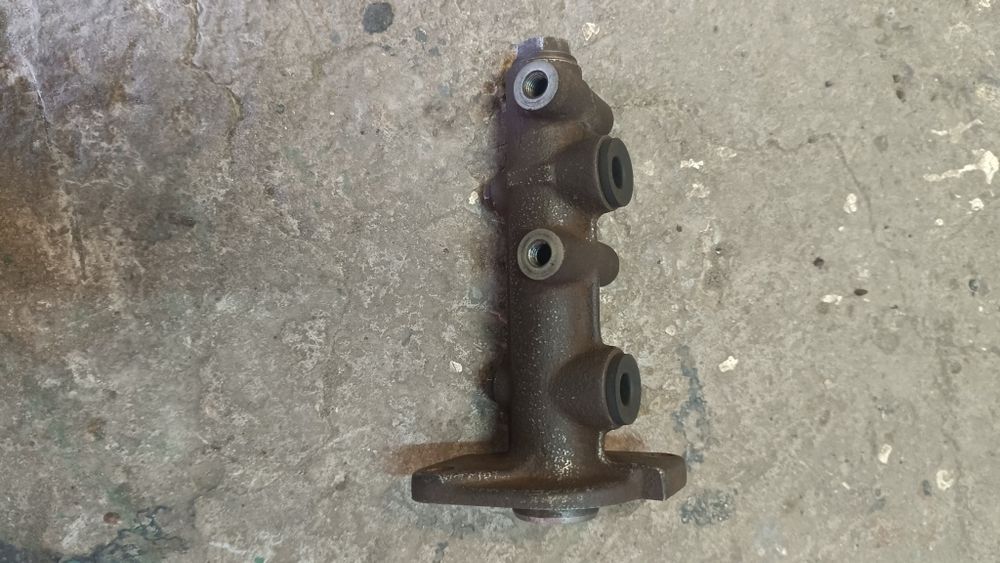 Главний тормозний циліндр