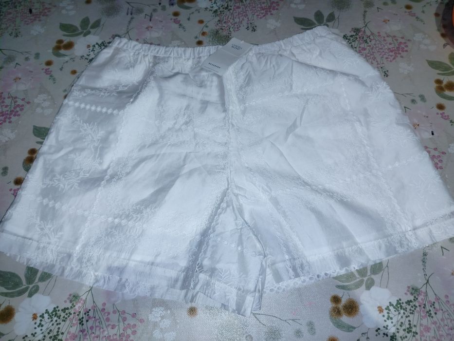 Krótkie spodenki Reserved rozmiar XL