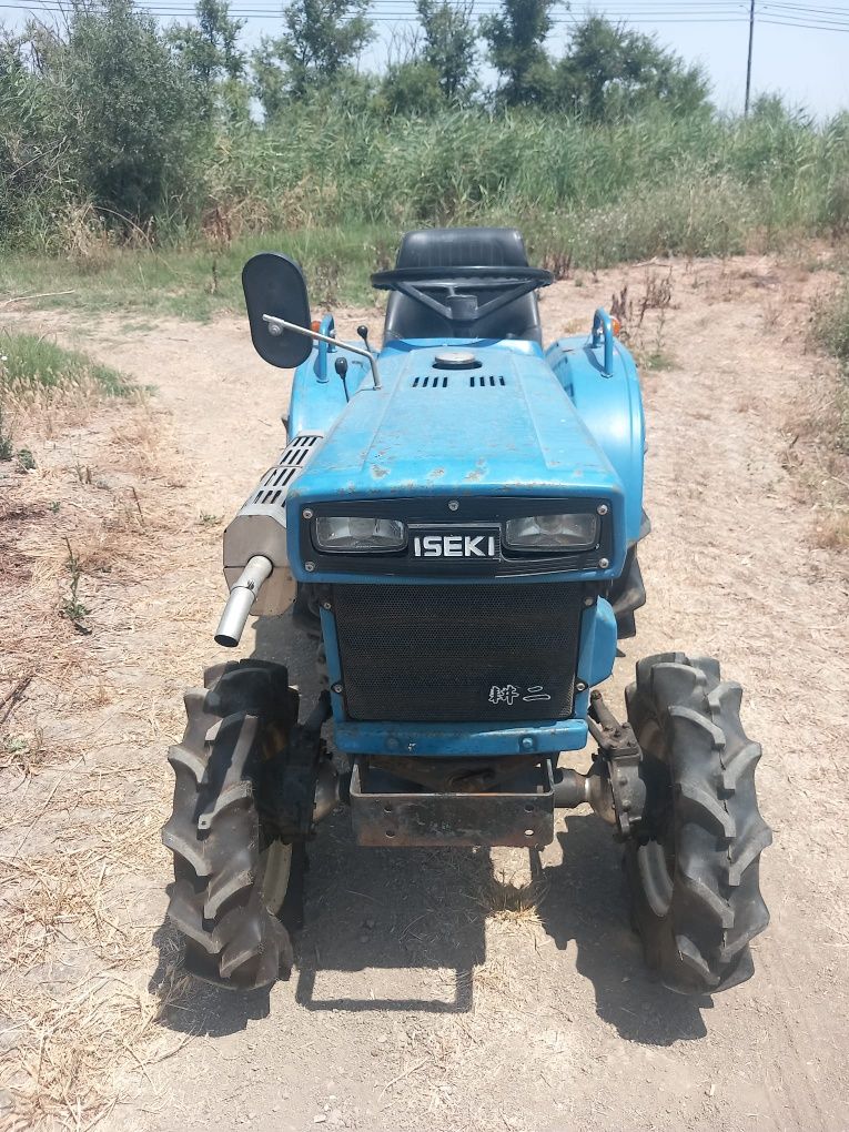 Tratror iseki  tx 1300 com tracção as quatro rodas