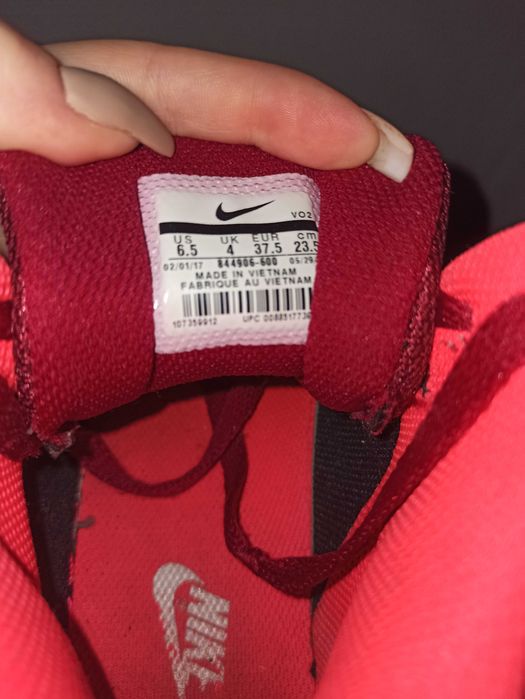 Кросівки Nike
(Оригінал)