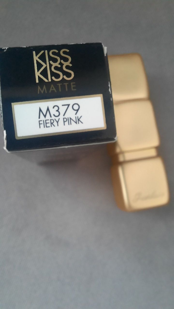 Guerlain Kiss Kiss Matte pomadka szminka Kolor Fiery Pink M379