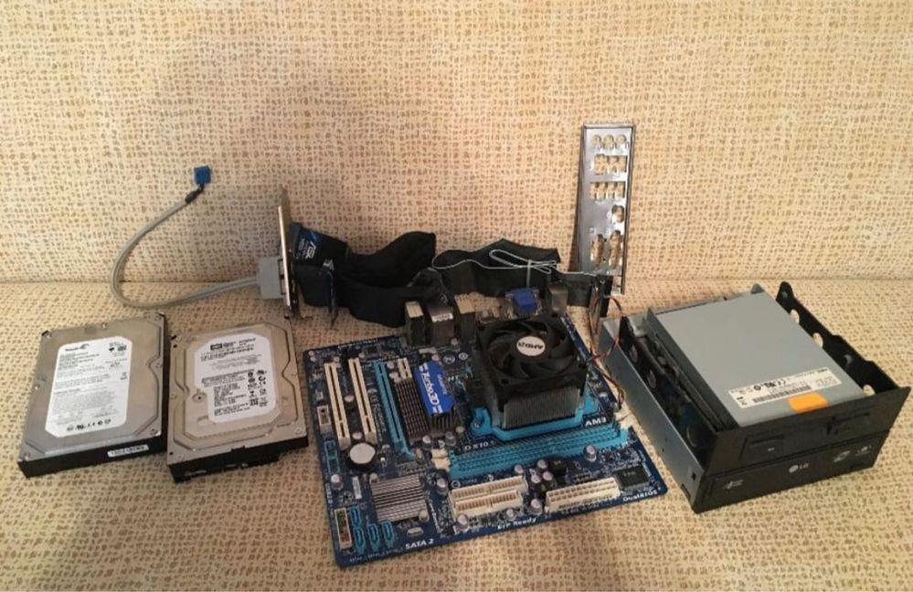 PC Gigabyte GA-880GM-D2H DDR3, AMD Athlon II, 2x250GB, cd-rom, obudowa