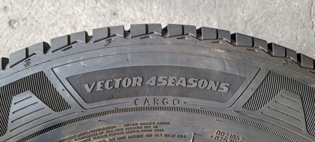 215/65r16C 109/107T Goodyear Vector 4Seasons Cargo z 2024r ładne.