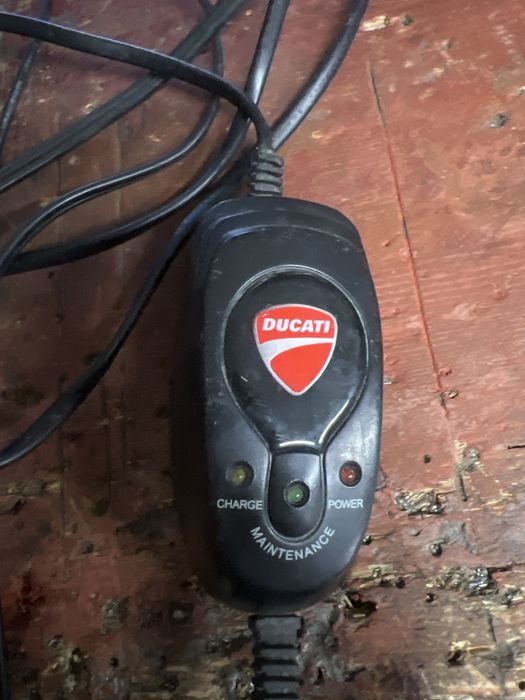 Ładowarka prostownik 12v akumulator ducati