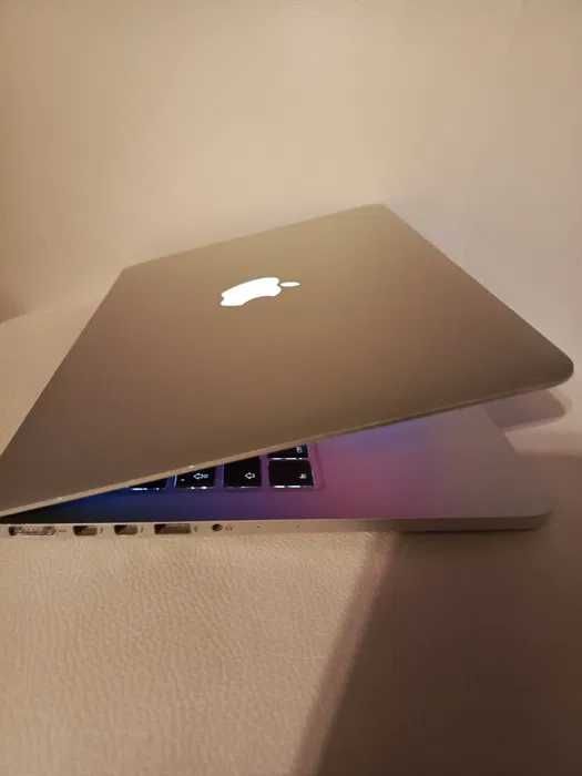 MacBook Pro , i5 2,6 Ghr ,  16 ram 256 GB Retina