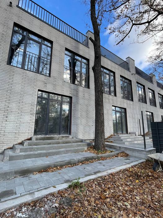 Просторий 4-кімнатний будинок у Бучі, без комісії!