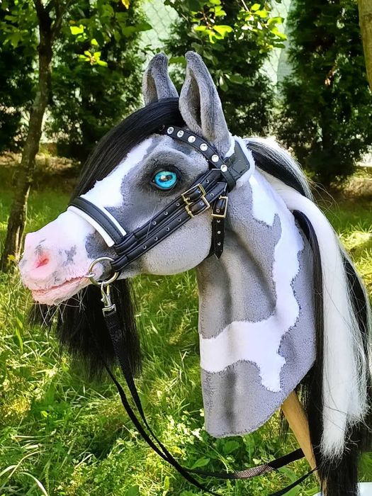 Realistyczny konik Hobby Horse A4 ze sprzętem realistyk pinto