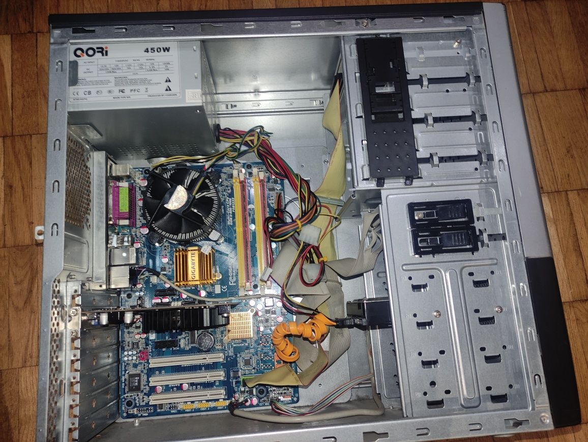 Комп'ютер в комплекті E4500 2.2 GHz, 2 gb ddr 2, 200 ГБ Hdd.
