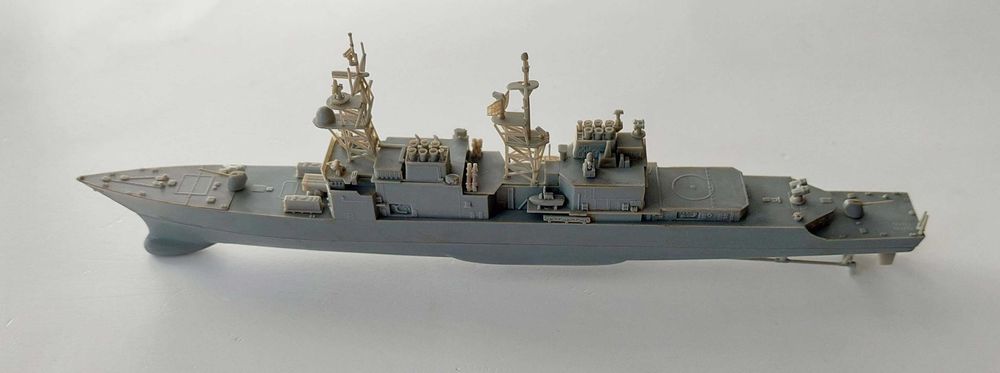 Kit de modelismo montado 1/700 do Cruzador "USS Ticonderoga"