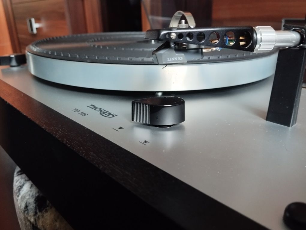 Gramofon Thorens TD 146