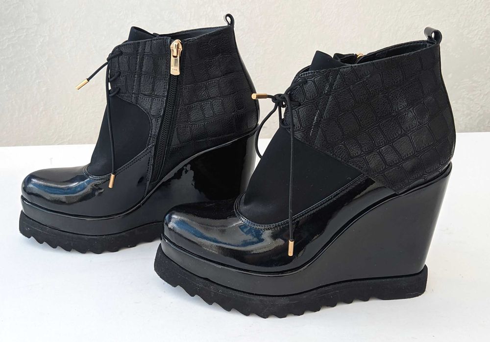 Предлагаются к продаже женские ботильоны ЭС MARSEL SHOES.