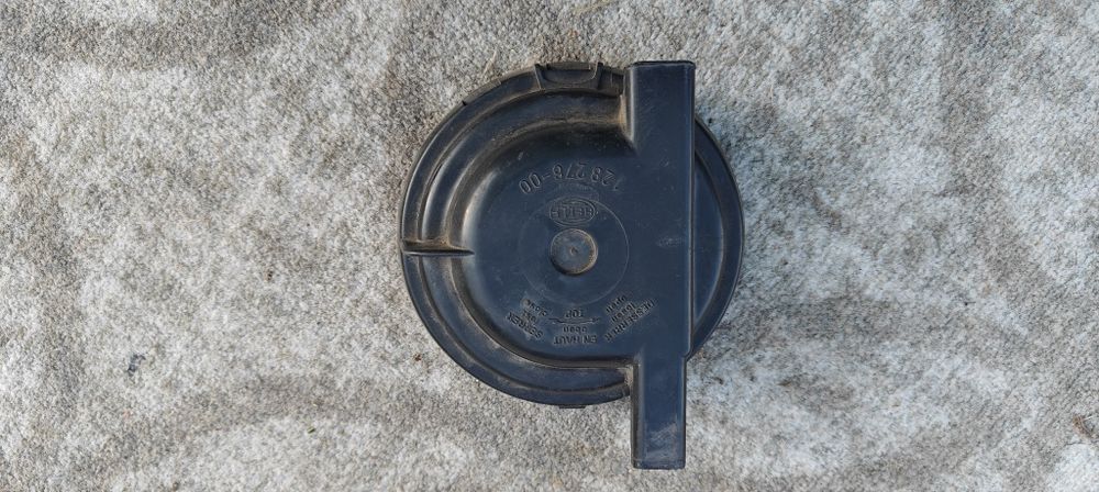 Dekiel reflektora lewego Audi 80